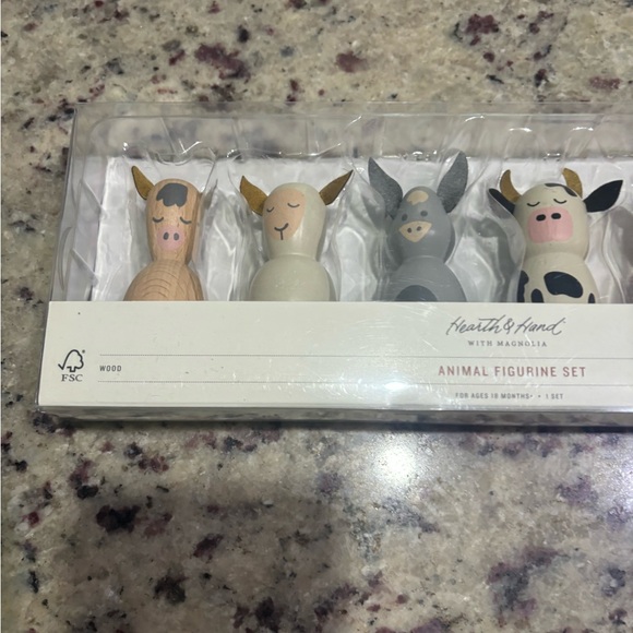 Hearth and Home wooden animal figure set new in box - Picture 2 of 4